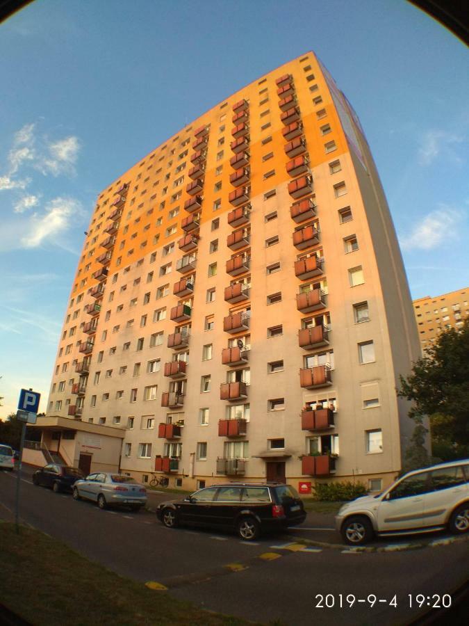 2020 Zwyciestwa 18 - Mieszkanie / Kawalerka / Studio Poznan Bagian luar foto